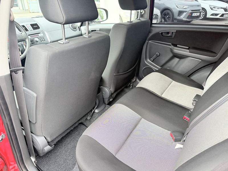 Fiat Sedici 1.6i 16V 4WD Klima 4X4 - fotka 24 z 30