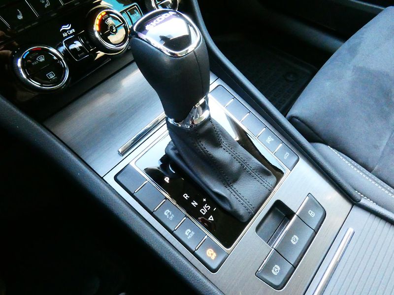 Škoda Superb III /FL Combi StylePlus 2.0 TD - fotka 27 z 30