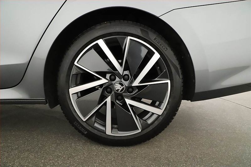 Škoda Octavia (2025) Sportline 1.5 eTSI mHEV - fotka 12 z 24