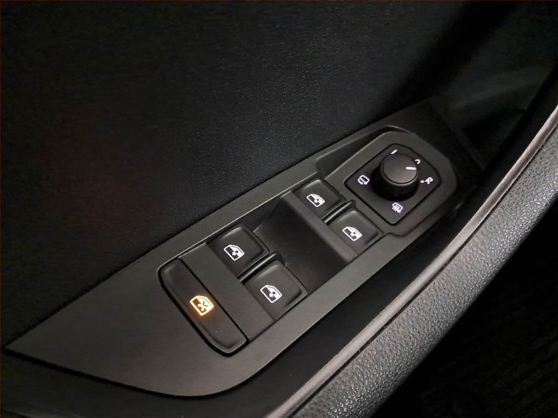 Škoda Karoq (2023) 1.5 TSI - fotka 24 z 24