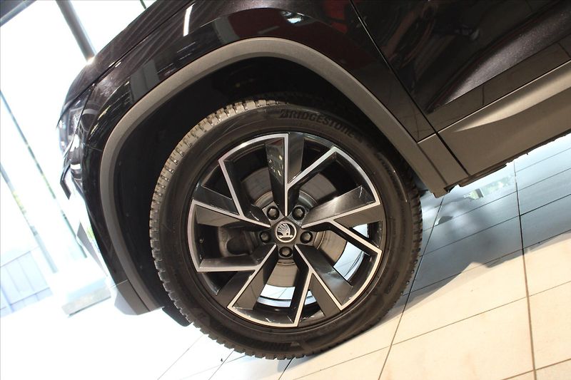 Škoda Kodiaq TDi DSG 4x4 Style ACC/Fullserv - fotka 31 z 33