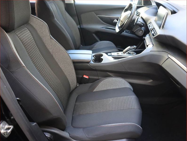Peugeot 5008 (2020) 1.5 BlueHDi, Automat, 7 míst - fotka 9 z 23
