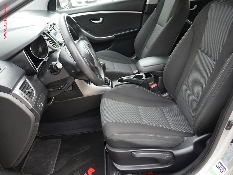 Hyundai i30 (2012) 1.4 i, ČR, AC - fotka 9 z 16