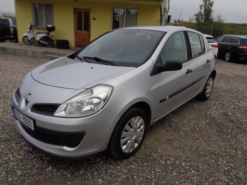 Renault Clio 1,1 - fotka 3 z 13