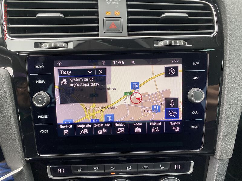 Volkswagen Golf (2018) 2.0 TDi, Highline, DSG, LED - fotka 17 z 19