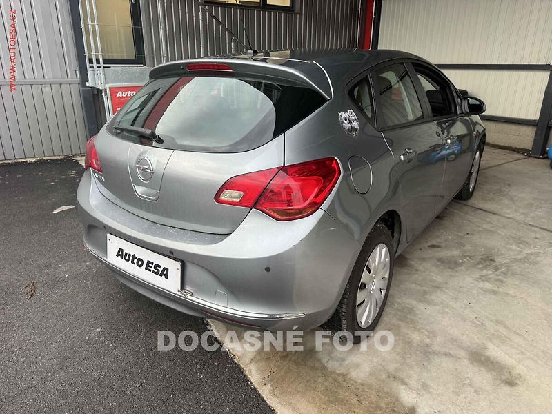 Opel Astra (2013) 1.4i, ČR, autoAC, temp - fotka 2 z 3