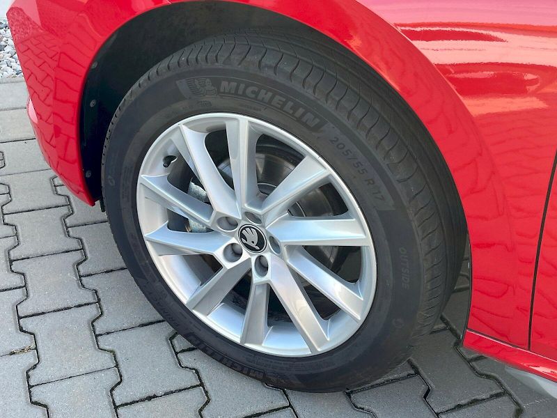 Škoda Kamiq (2025) Top Selection 1,5 TSI / 110 kW - fotka 11 z 35
