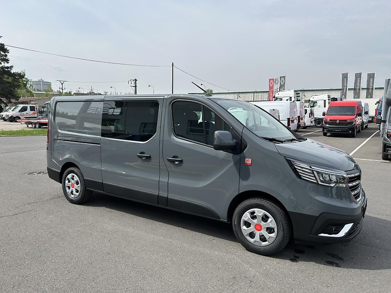 Renault Trafic (2026) CREW VAN L2H1 150k RED 6 míst - fotka 2 z 43