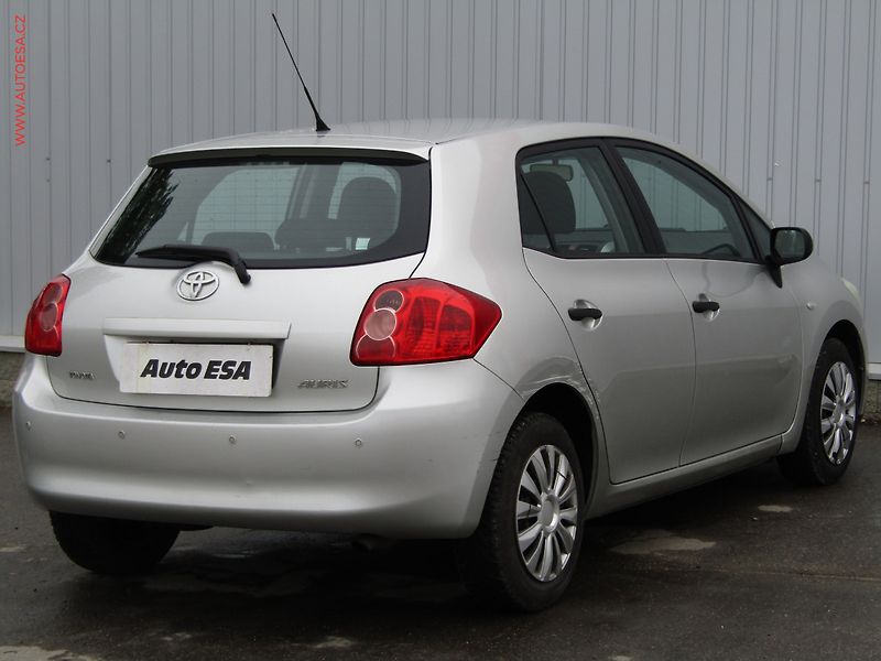 Toyota Auris (2010) 1.3 VVT-i, ČR, AC, výhřev - fotka 4 z 16