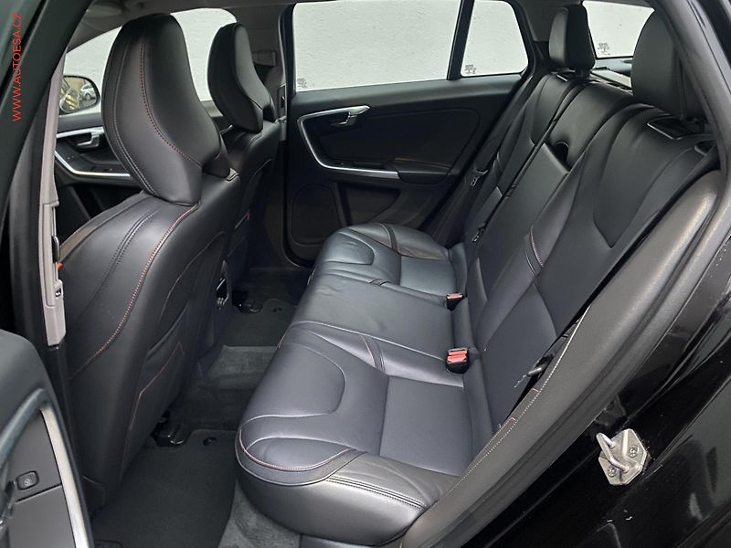 Volvo V60 (2016) 2.0 D4, Ocean Race, AT - fotka 10 z 18