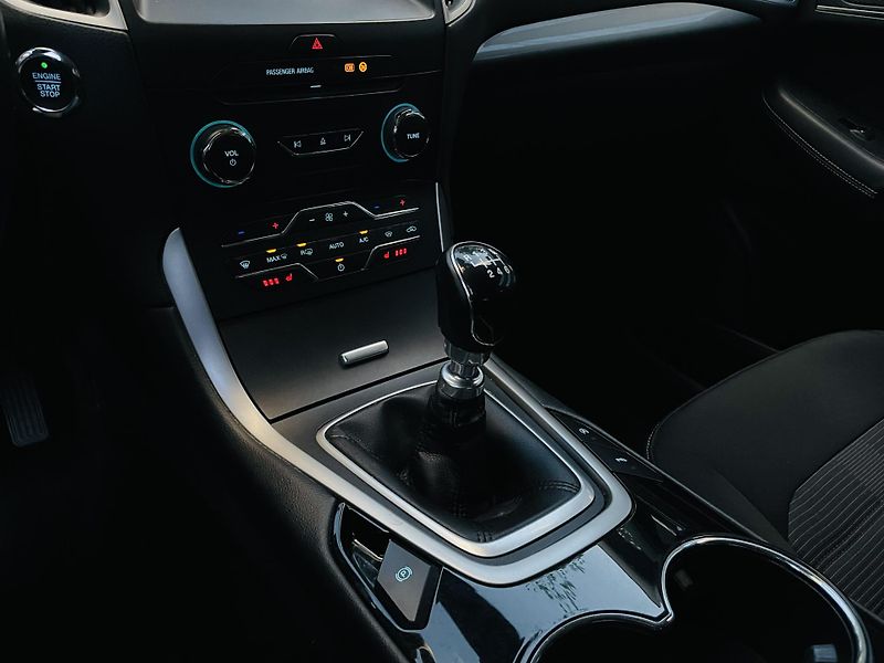 Ford Galaxy 2.0TDCi MANUÁL 7MÍST SENZORY - fotka 37 z 46