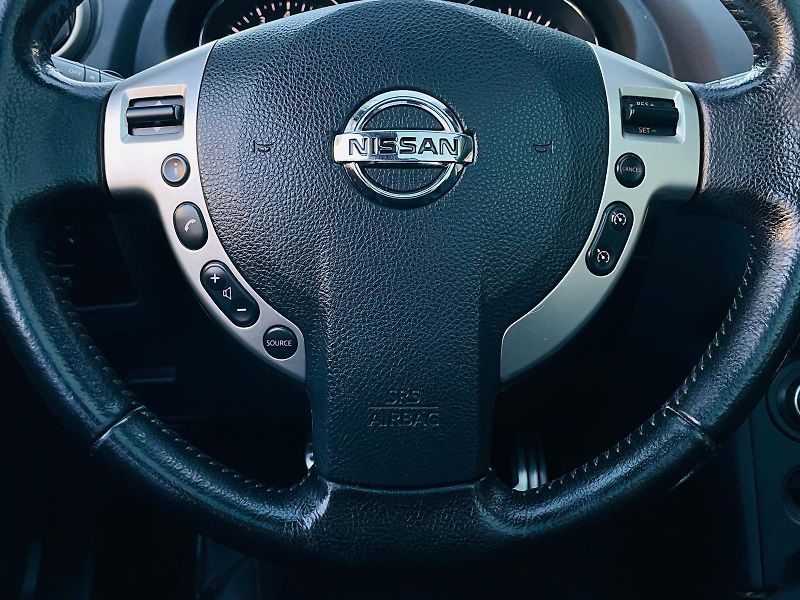 Nissan Qashqai 2.0i KAMERA TAŽNÉ SERVISKA 7M - fotka 28 z 45