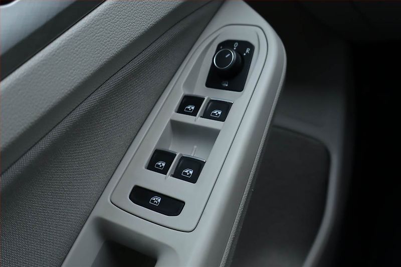 Volkswagen Golf (2020) 1.5 TSI, Navi, Tempomat - fotka 19 z 23