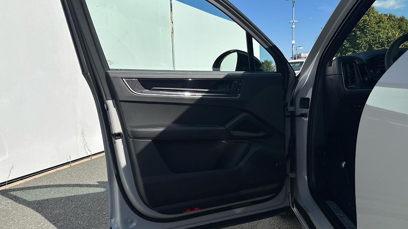 Porsche Cayenne S - fotka 21 z 30