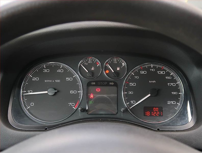 Peugeot 307 (2007) 1.6 16V, nová STK, slušný stav - fotka 11 z 16