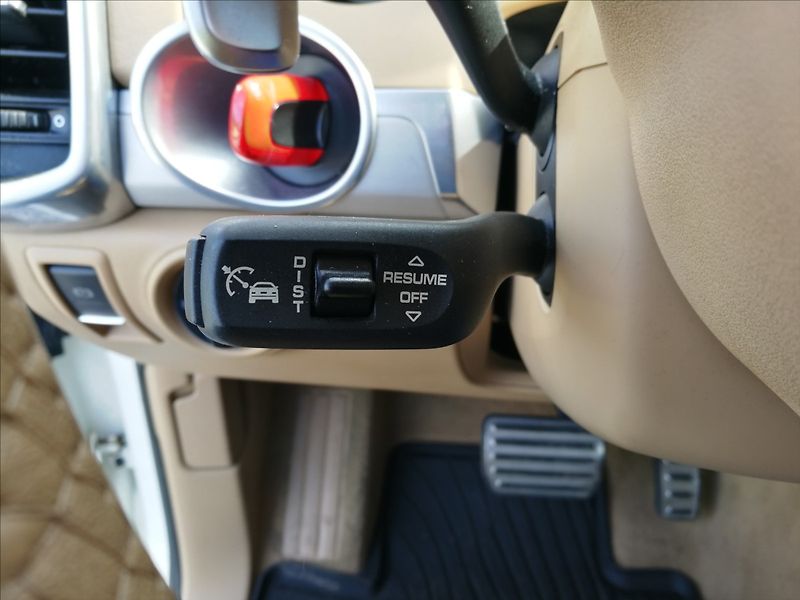 Porsche Cayenne 4,8 i V8 Turbo - fotka 15 z 32