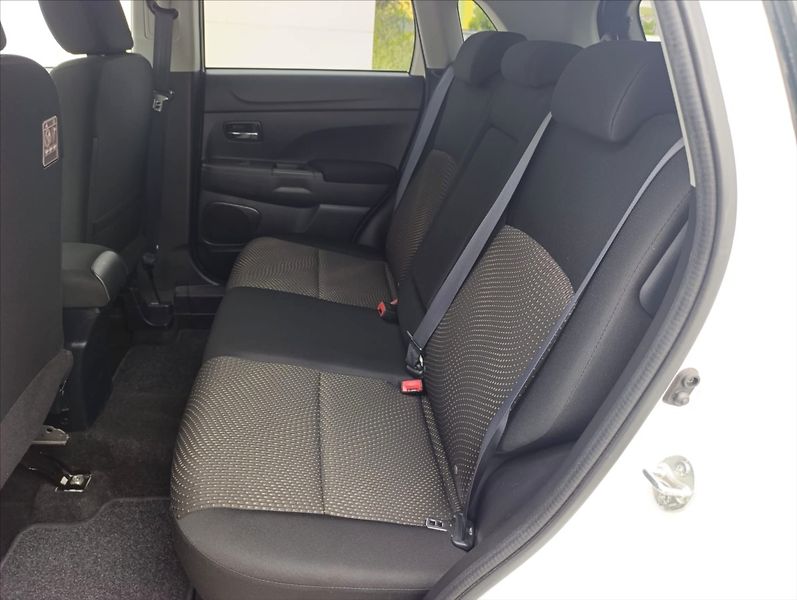 Mitsubishi ASX 1,6 DI-D 4x4 Kamera Navigace - fotka 22 z 37