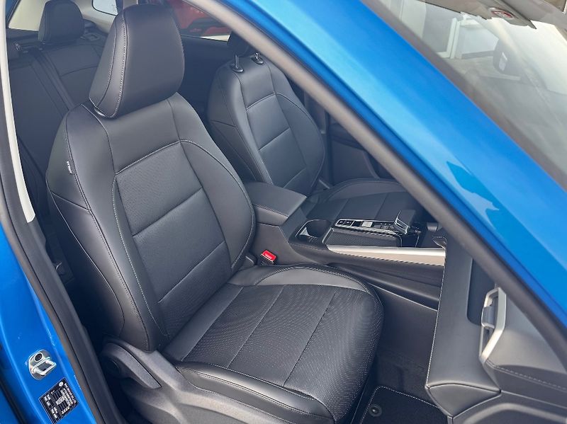 MG ZS (2026) 1,5l Hybrid + (197k) Exclusive - fotka 16 z 38