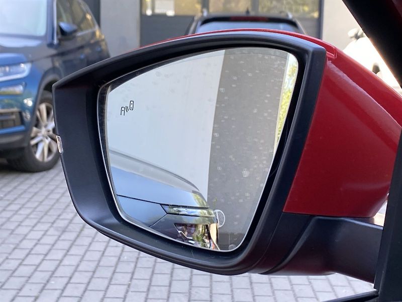 Škoda Karoq (2019) 1.5 TSI 4x4 DSG Style - fotka 23 z 36