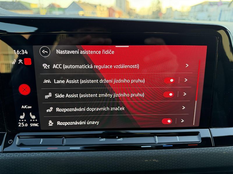 Volkswagen Golf GTD 2,0 TDi/147kW - DSG,Matrix - fotka 37 z 85