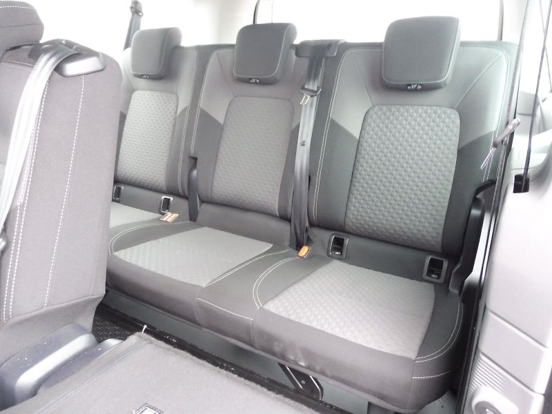 Volkswagen Caravelle (2025) Life DR 2,0 TDI 110kW 8AUT - fotka 23 z 29