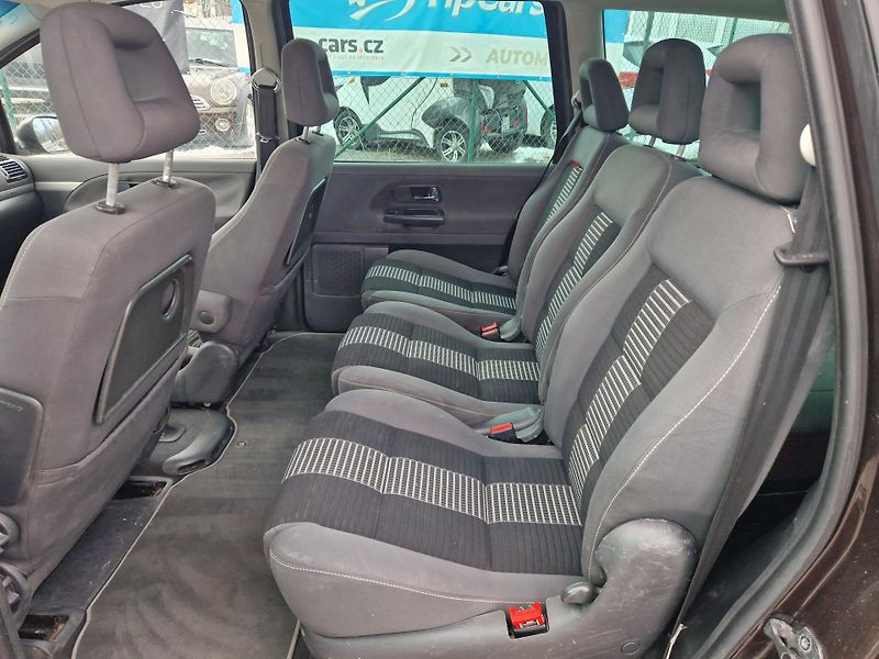 Volkswagen Sharan 2,0TDi na splátky všem! 7míst - fotka 11 z 11