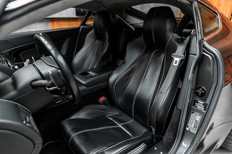 Aston Martin V8 Vantage - fotka 7 z 16