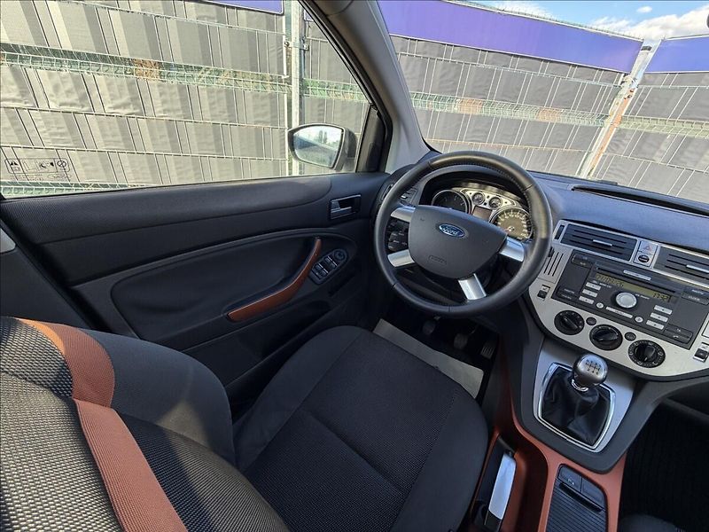 Ford Kuga 2.0 TDCi Panorama - fotka 8 z 18