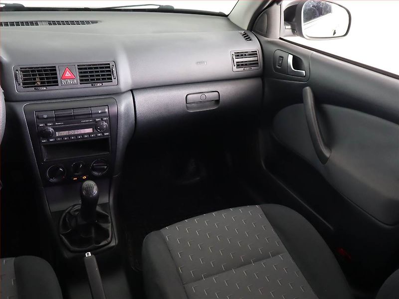 Škoda Octavia (2009) 1.6, Serv.kniha - fotka 8 z 18