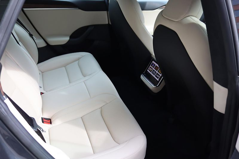 Tesla Model S LONG RANGE AWD 493kW - fotka 43 z 50