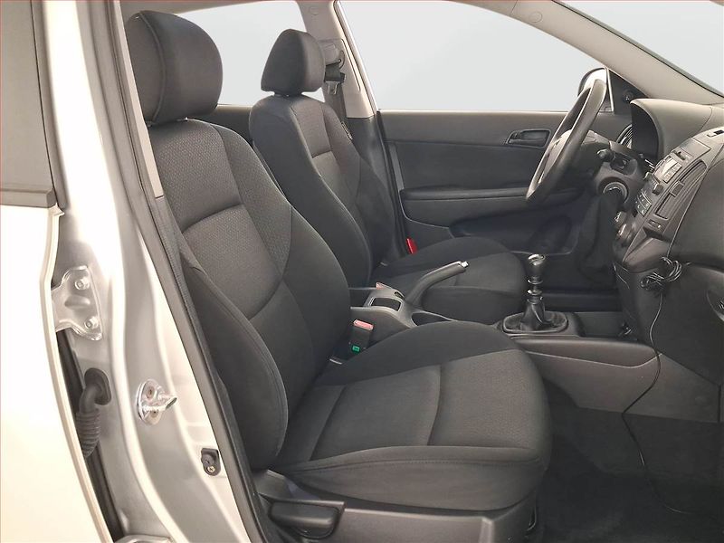 Hyundai i30 (2007) 1.4 CVVT, LPG, Serv.kniha - fotka 9 z 17
