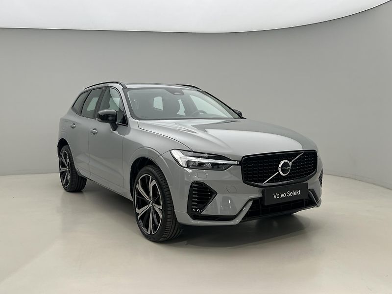 Volvo XC60 T8 AWD ULTRA DARK AUT CZ - fotka 8 z 47