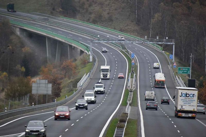 Oprava dálnice D6 na Sokolovsku začíná. Řidiče čeká tříměsíční omezení
