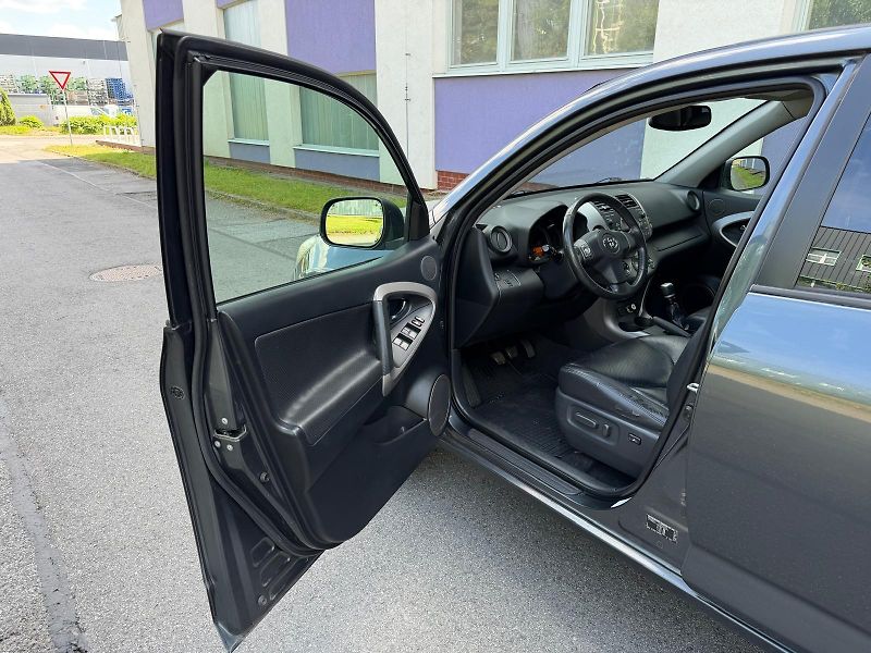 Toyota RAV4 2,2 D4-D 4WD / 130 kW /  - fotka 8 z 27