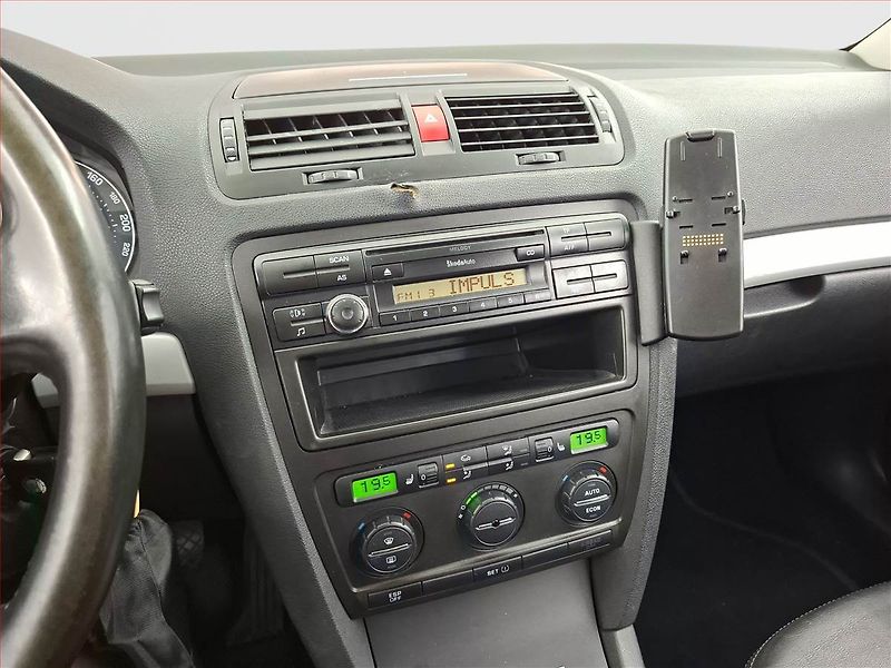 Škoda Octavia (2007) 2.0 TDI, 4X4, po STK, Tažné - fotka 12 z 14