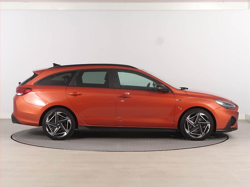 Hyundai i30 (2024) N-Line 1.5 T-GDI MHEV 48V - fotka 6 z 12