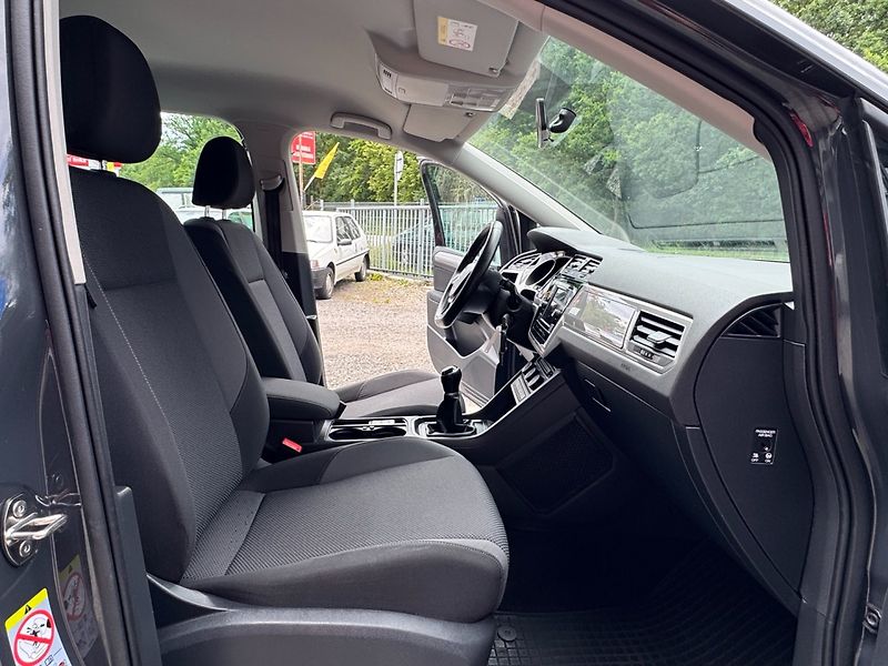 Volkswagen Touran (2018) 1.6 TDi - fotka 15 z 31