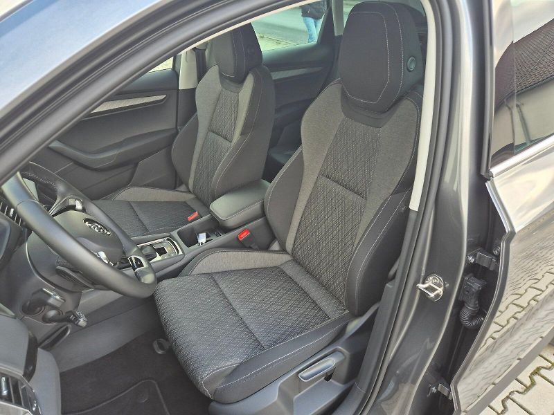 Škoda Karoq (2024) Top Selection 1.5 TSI 110 kW 7 - fotka 13 z 35