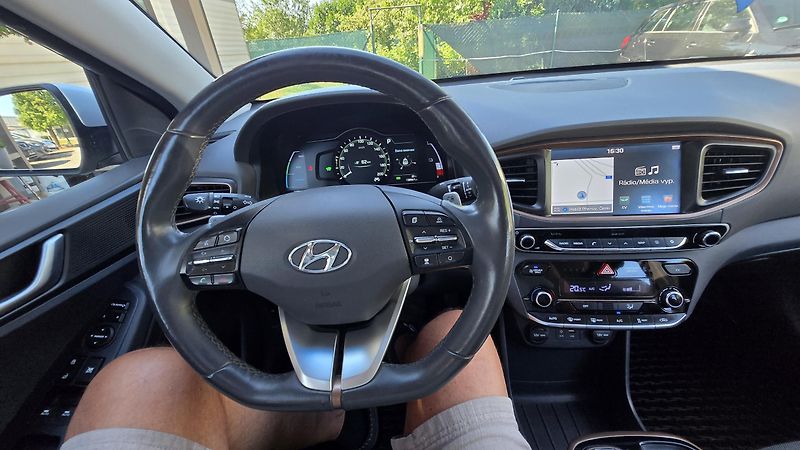 Hyundai Ioniq ELECTRIC DRIVE 88KW STYLE  - fotka 39 z 48