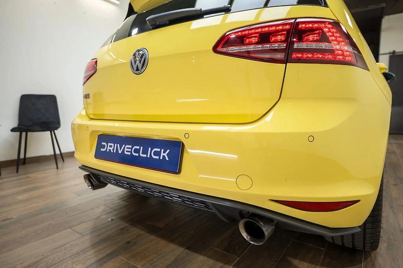 Volkswagen Golf GTI Performance 2.0 169 kW - fotka 5 z 36