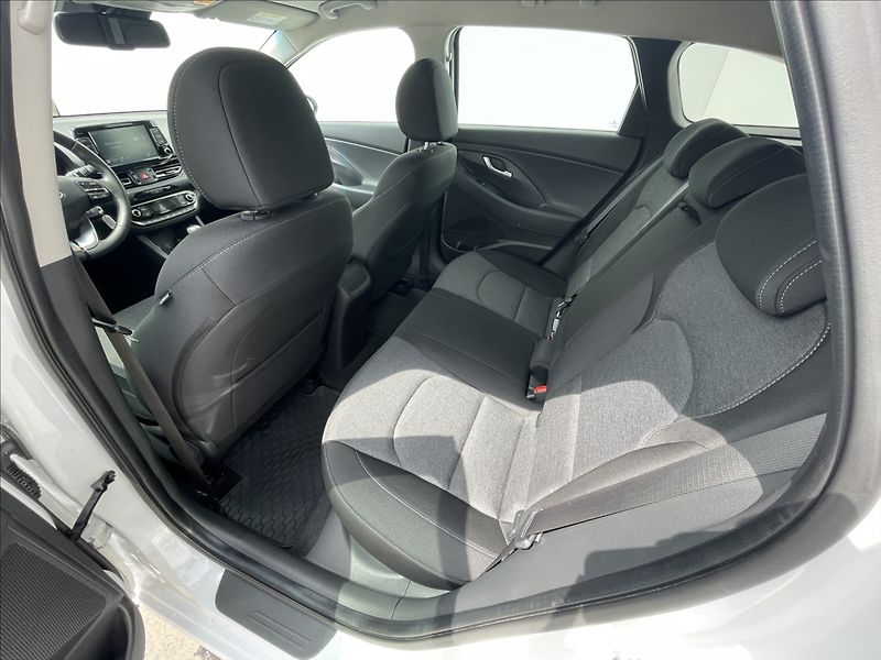 Hyundai i30 1,5 T-GDI AT7 Combi Smart PDC - fotka 13 z 19