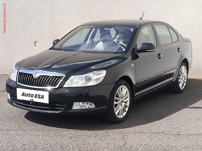 Škoda Octavia (2011) 2.0 TDi, ČR, Xenon, navi - fotka 3 z 22