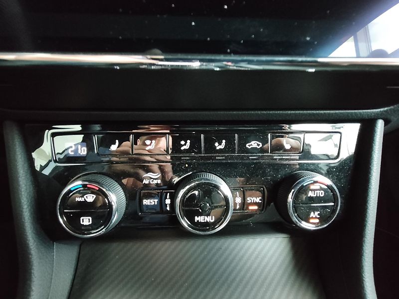 Škoda Superb (2023) 2.0TDi 110kW Sportline DSG - fotka 15 z 25