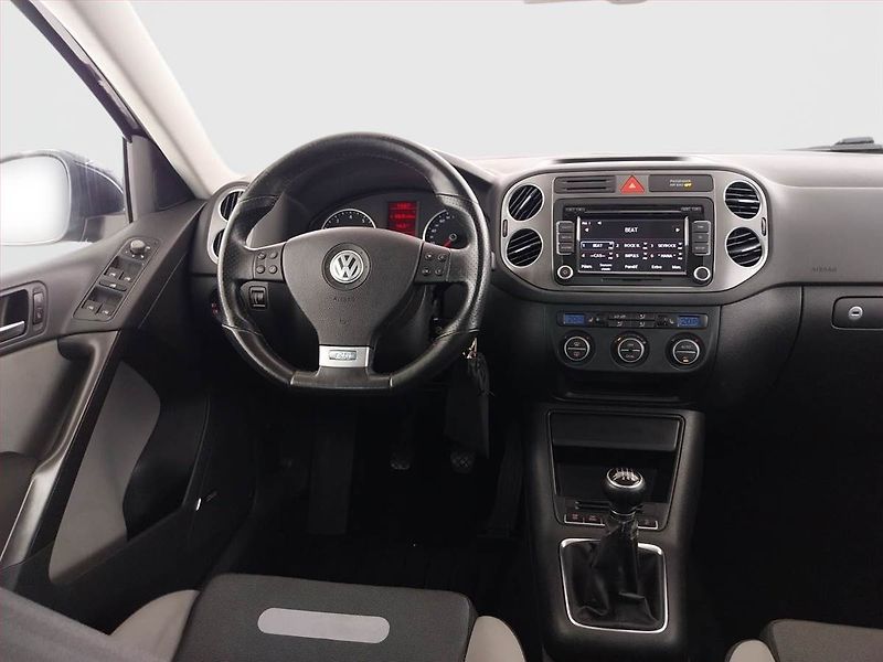 Volkswagen Tiguan (2009) 2.0 TSI, 4X4, Xenony - fotka 7 z 19