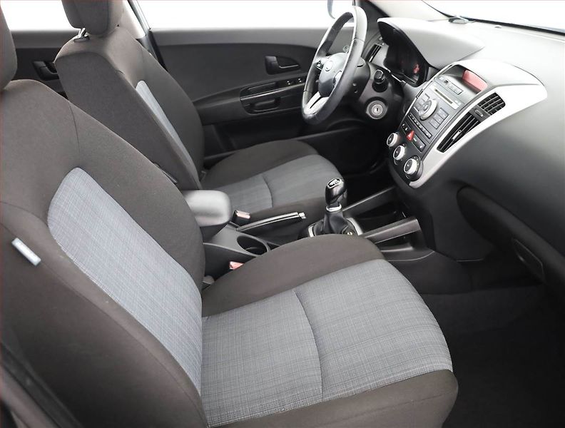 Kia Ceed (2010) 1.4 CVVT, po STK - fotka 7 z 15