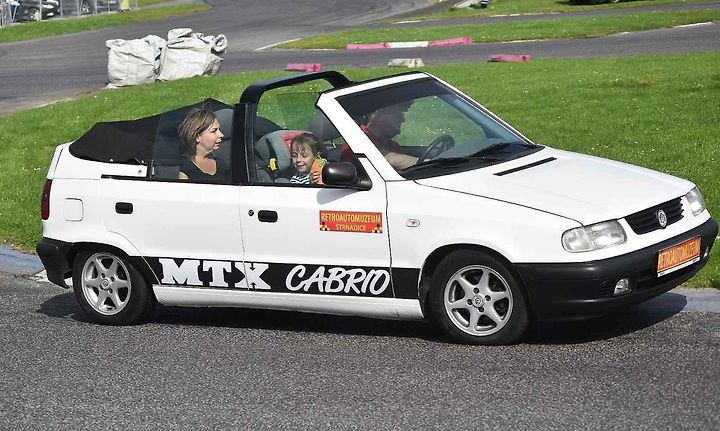 Felicia Cabrio se čas od času ukáže na veteránských akcích.