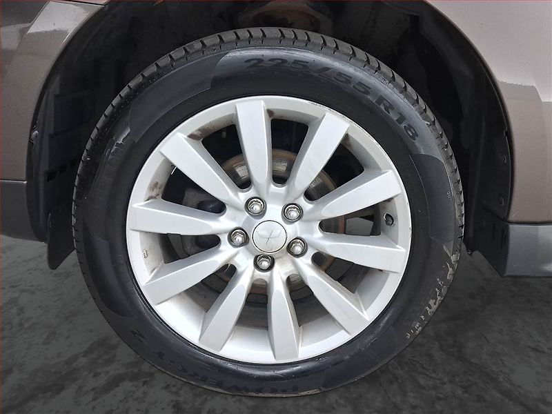 Mitsubishi Outlander (2013) 2.2 DI-D, 4X4, 7 míst - fotka 14 z 21