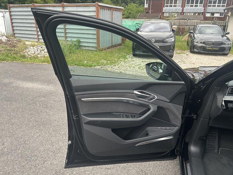 Audi e-tron 55 QUATTRO 300kw S LINE SOH96% - fotka 33 z 47
