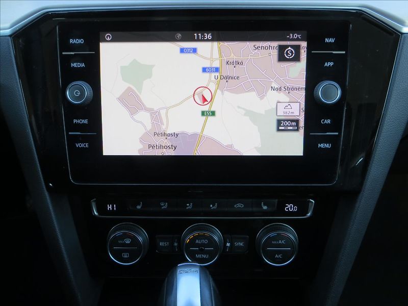 Volkswagen Passat 2,0 TDI 140kW 4MOT DSG H-Line - fotka 16 z 23