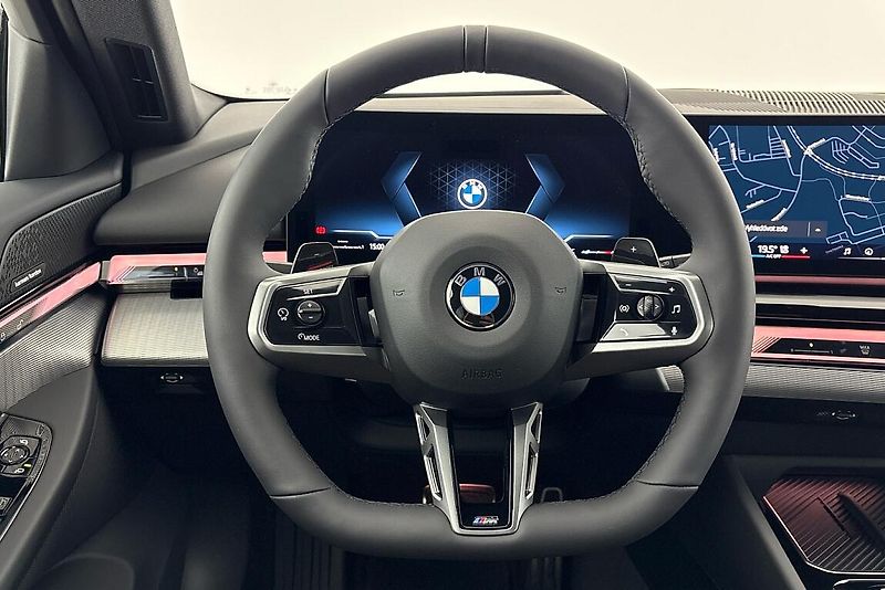 BMW Řada 5 540d xDrive Touring - fotka 20 z 24